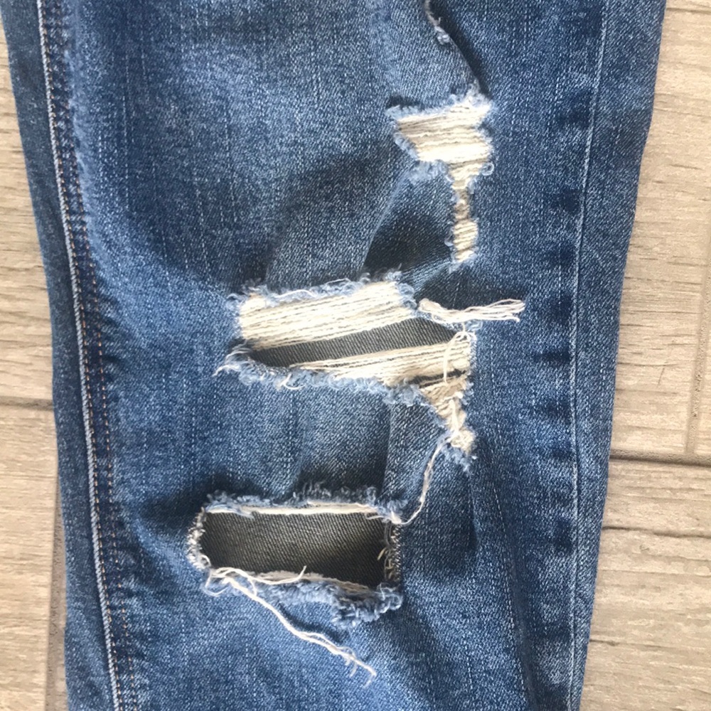 Women’s Old Navy Boyfriend Jeans - Picture 4 of 8